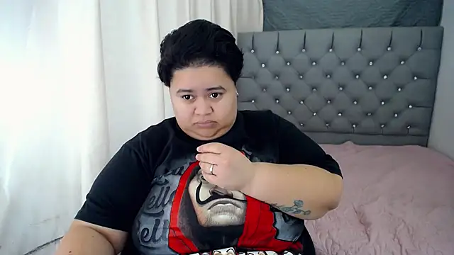 hotlesby4uxxx online show from December 6, 2024, 7:39 pm