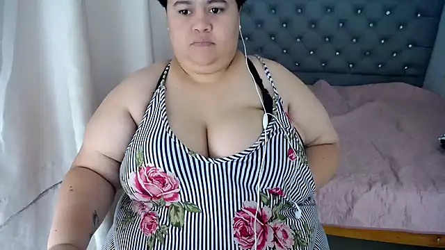 hotlesby4uxxx online show from December 18, 2024, 3:55 pm