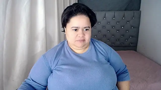 hotlesby4uxxx online show from December 28, 2024, 1:49 pm