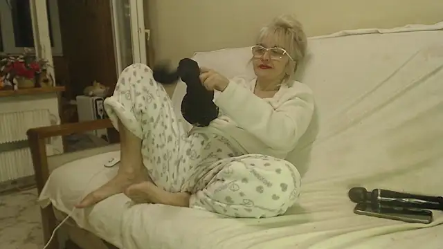 Snapshot of larawet chatting on March 8, 2025, 5:01 pm larawet online show from March 8, 2025, 5:01 pm