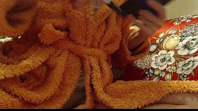 Snapshot of larawet chatting on January 14, 2025, 12:54 am larawet online show from January 14, 2025, 12:54 am