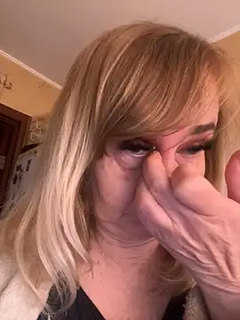 Irina2909xh online show from October 28, 2025, 7:51 am