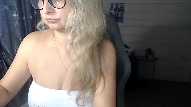 RubiLakros online show from September 10, 2025, 10:25 am