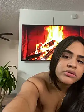 Snapshot of Maria_ruiz chatting on January 2, 2025, 9:00 am Maria ruiz online show from January 2, 2025, 9:00 am