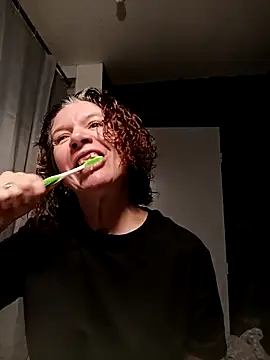 jennylovence online show from November 3, 2025, 8:07 am