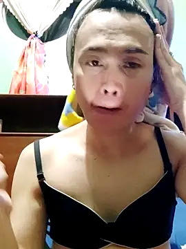 QueenSoreal online show from December 14, 2025, 2:22 pm