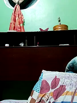 QueenSoreal online show from November 10, 2025, 3:06 pm