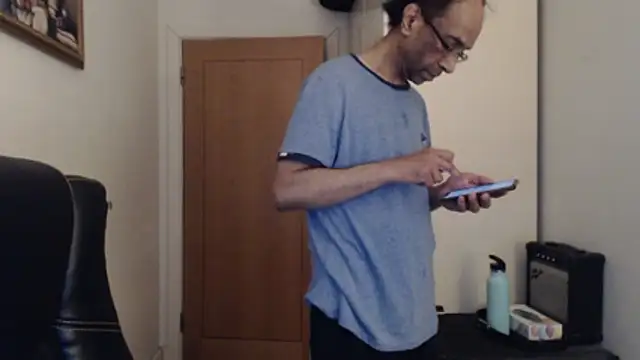 rauncher1 online show from April 18, 2026, 12:35 am