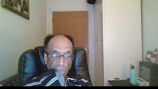 Snapshot of rauncher1 chatting on February 8, 2026, 12:41 am rauncher1 online show from February 8, 2026, 12:41 am