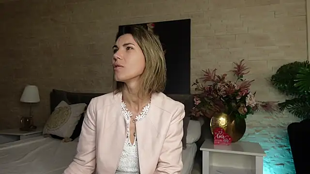 Snapshot of FeliciaKrige chatting on April 23, 2026, 7:26 pm FeliciaKrige online show from April 23, 2026, 7:26 pm