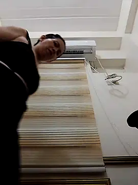 Snapshot of ladyxianne chatting on March 3, 2025, 5:47 am ladyxianne online show from March 3, 2025, 5:47 am