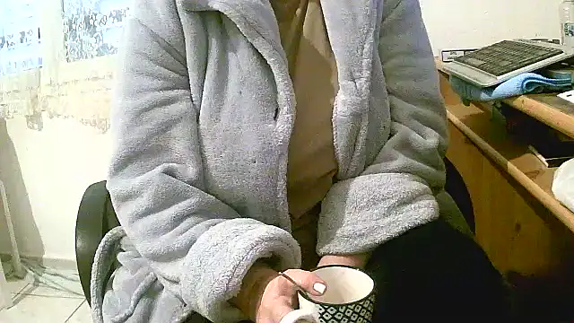 Snapshot of douceur63 chatting on December 19, 2024, 12:45 pm douceur63 online show from December 19, 2024, 12:45 pm