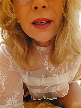 Snapshot of elacoquette chatting on April 16, 2026, 2:23 am elacoquette online show from April 16, 2026, 2:23 am