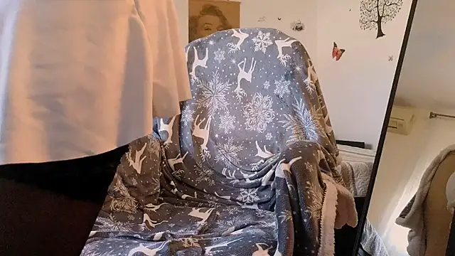 Snapshot of elacoquette chatting on April 3, 2026, 2:12 pm elacoquette online show from April 3, 2026, 2:12 pm