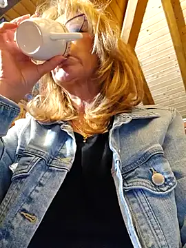 elacoquette online show from September 22, 2025, 3:23 am