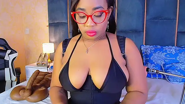 CaseyMoon online show from October 19, 2025, 12:41 pm