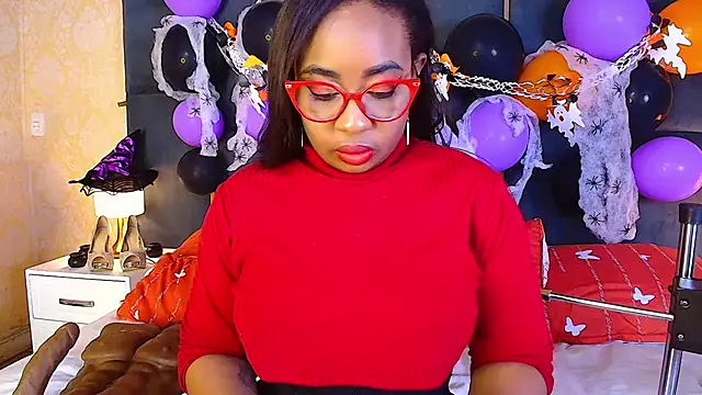 CaseyMoon online show from October 28, 2025, 12:48 pm