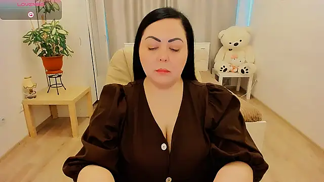 Nina Hopper online show from April 6, 2026, 1:23 pm