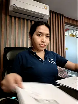 sara kimoo online show from November 17, 2025, 1:37 pm