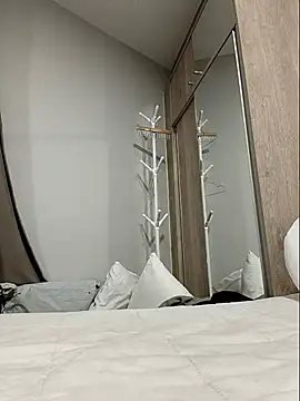 sara kimoo online show from November 7, 2025, 4:44 pm