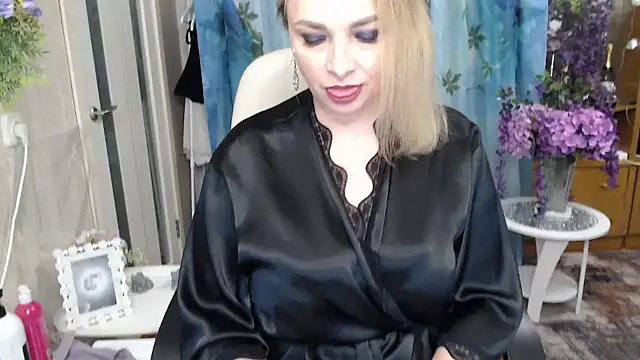 Mika Passion online show from November 11, 2025, 10:54 am