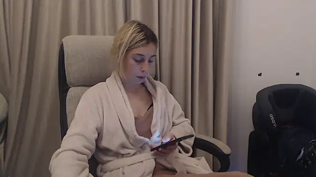 Snapshot of Aliss_Hottie chatting on October 31, 2025, 6:48 pm Aliss Hottie online show from October 31, 2025, 6:48 pm