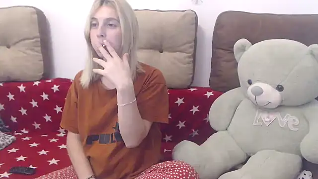 Snapshot of Aliss_Hottie chatting on September 20, 2025, 7:13 am Aliss Hottie online show from September 20, 2025, 7:13 am