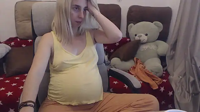 Snapshot of Aliss_Hottie chatting on October 6, 2025, 8:59 am Aliss Hottie online show from October 6, 2025, 8:59 am