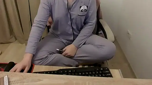 Snapshot of Aliss_Hottie chatting on January 9, 2025, 6:06 am Aliss Hottie online show from January 9, 2025, 6:06 am