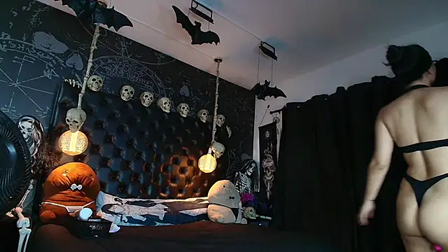 Snapshot of AlexHoe_ chatting on April 21, 2026, 6:36 pm AlexHoe online show from April 21, 2026, 6:36 pm