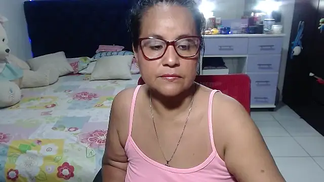 Snapshot of pervert_mommy_ chatting on April 20, 2026, 10:18 am pervert mommy online show from April 20, 2026, 10:18 am
