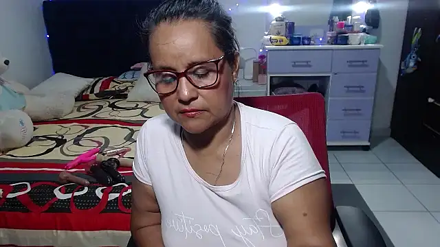 Snapshot of pervert_mommy_ chatting on May 4, 2026, 10:40 am pervert mommy online show from May 4, 2026, 10:40 am