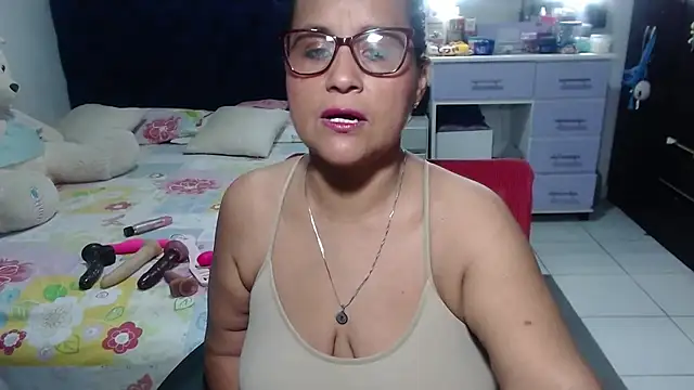 Snapshot of pervert_mommy_ chatting on April 17, 2026, 10:18 am pervert mommy online show from April 17, 2026, 10:18 am