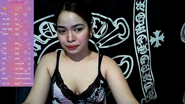 Snapshot of _preciousmoira_ chatting on June 18, 2026, 1:04 am preciousmoira online show from June 18, 2026, 1:04 am