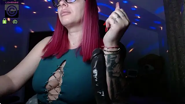 Snapshot of SonyaDevon chatting on April 14, 2026, 3:00 am SonyaDevon online show from April 14, 2026, 3:00 am