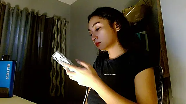 SweetLilly 18 online show from July 30, 2026, 3:05 am