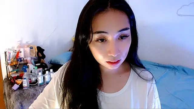 SweetLilly 18 online show from November 9, 2025, 5:33 am