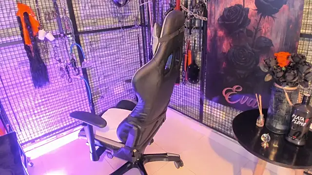 EVA BDSM online show from December 3, 2025, 10:42 pm