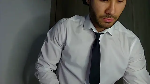 Snapshot of Justynn1 chatting on April 14, 2026, 11:43 pm Justynn1 online show from April 14, 2026, 11:43 pm