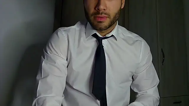 Snapshot of Justynn1 chatting on April 15, 2026, 11:38 pm Justynn1 online show from April 15, 2026, 11:38 pm