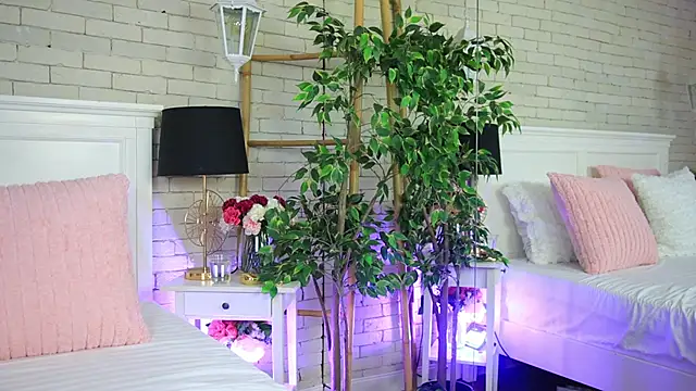 EmillyBronte online show from December 16, 2025, 8:24 pm