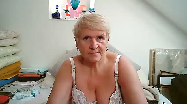 Snapshot of Uk-Joolz chatting on December 4, 2024, 10:29 am Uk-Joolz online show from December 4, 2024, 10:29 am