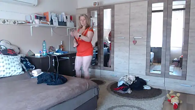 Elza01 online show from April 12, 2026, 6:27 am