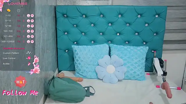 MAARYMOON online show from April 18, 2026, 10:39 am