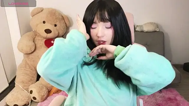 KuroChan420 online show from April 18, 2026, 5:32 am