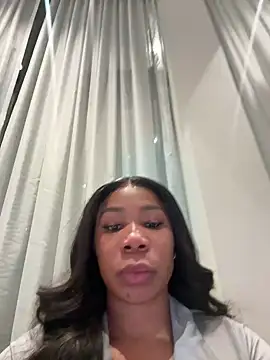 Snapshot of Belle___ chatting on February 22, 2025, 11:46 pm Belle    online show from February 22, 2025, 11:46 pm