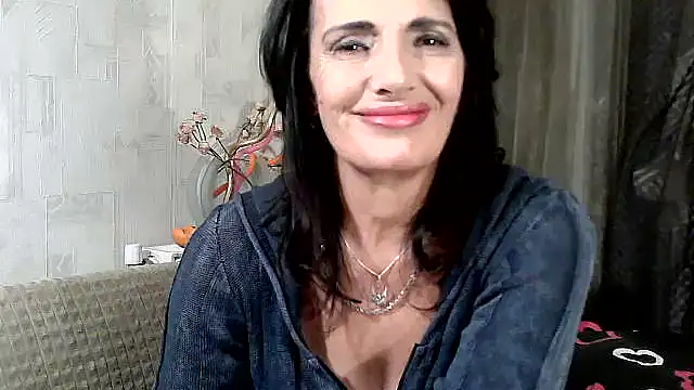 Snapshot of DreamMarianna chatting on November 2, 2025, 10:04 pm DreamMarianna online show from November 2, 2025, 10:04 pm