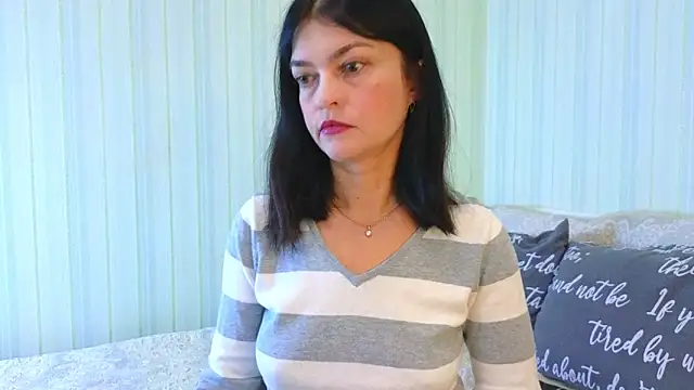 Snapshot of _Lily_ chatting on November 10, 2025, 7:24 am Lily online show from November 10, 2025, 7:24 am