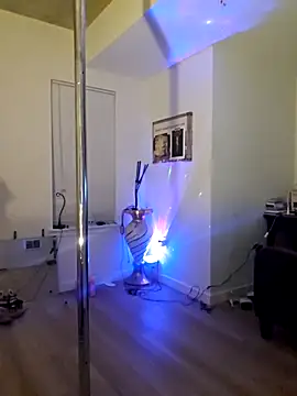 Snapshot of NikiFm chatting on February 7, 2026, 8:55 am NikiFm online show from February 7, 2026, 8:55 am