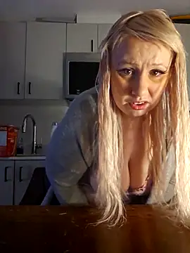 Snapshot of NikiFm chatting on February 3, 2026, 7:24 am NikiFm online show from February 3, 2026, 7:24 am